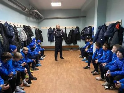 Полицейские провели профилактическую беседу с юными футболистами из Дзержинского городского округа Люберцы