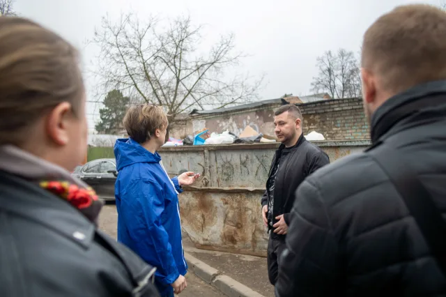Депутаты Люберец проверили состояние контейнерных площадок в Малаховке