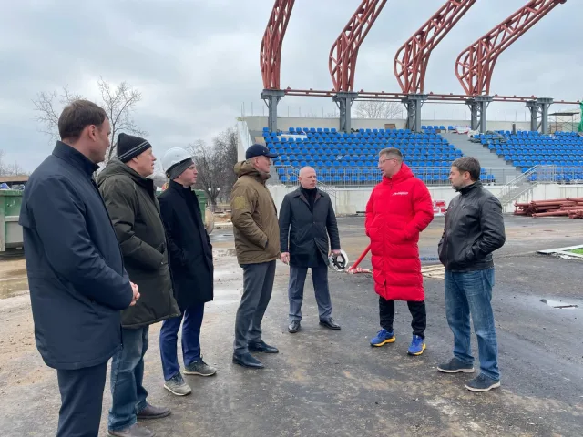 Депутат Мособлдумы Дмитрий Дениско проверил ход реконструкции стадиона «Торпедо» в Люберцах