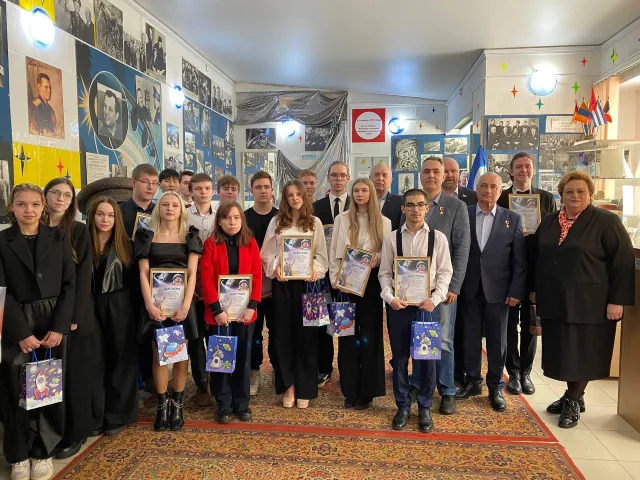 Двенадцать студентов Люберецкого техникума приняли в «Гагаринцы»