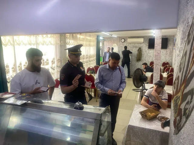 13 протоколов составили полицейские Люберец на иностранных граждан за нарушение миграционного законодательства