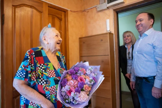 Люберецкие депутаты передали ветеранам ВОВ из Дзержинского бытовую технику