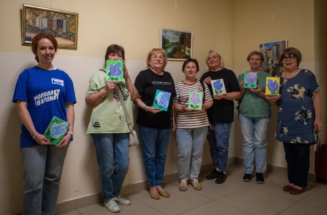 Мастер-класс по живописи для пенсионеров из Люберец организовала «Единая Россия»