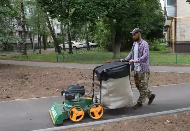 Современные ручные пылесосы для уборки смета и пыли применяют во дворах Люберец