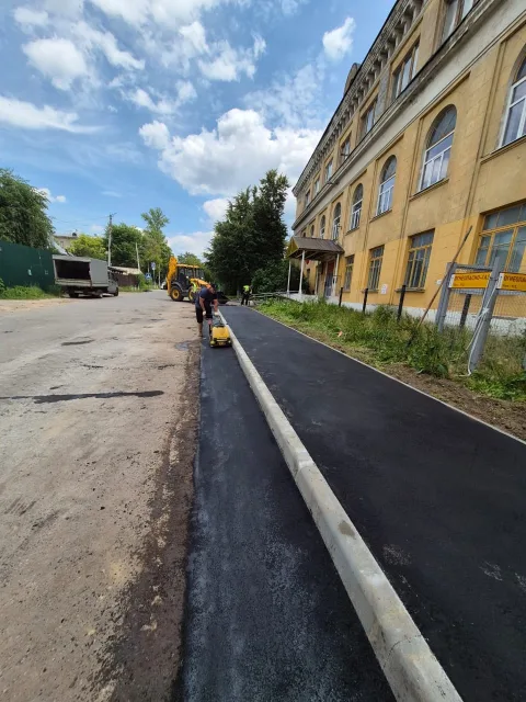 В посёлке Люберец завершают работы по благоустройству пешеходной зоны