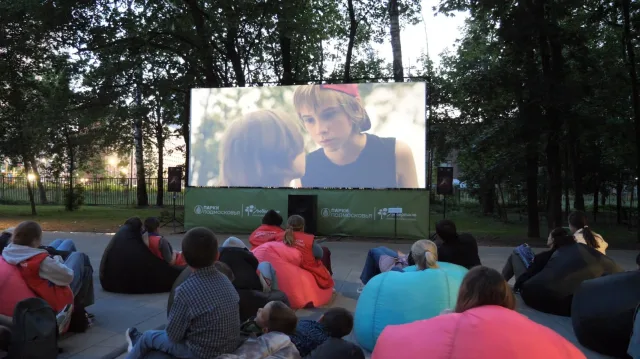 В Наташинском парке Люберец заработал кинотеатр под открытым небом