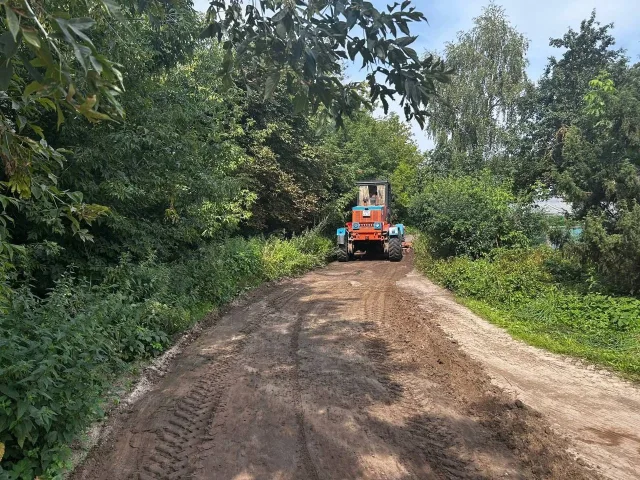 Грейдирование грунтовой дороги выполнили в селе Люберец по просьбе жителей