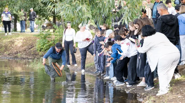 Более 500 мальков рыб выпустили в пруды Люберец финалисты программы «Герои Подмосковья»