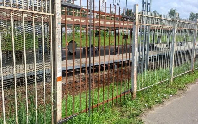 Более 180 проломов в ограждениях вдоль железнодорожных путей устранили в Люберцах с начала года