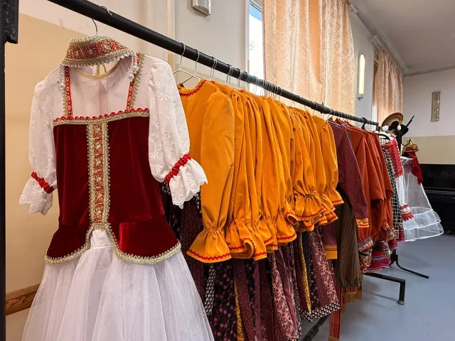 Более 100 новых сценических костюмов получили танцоры из Люберец