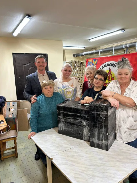 Более 70 кг парафина для окопных свечей передали волонтёрам благотворительного фонда в Люберцах