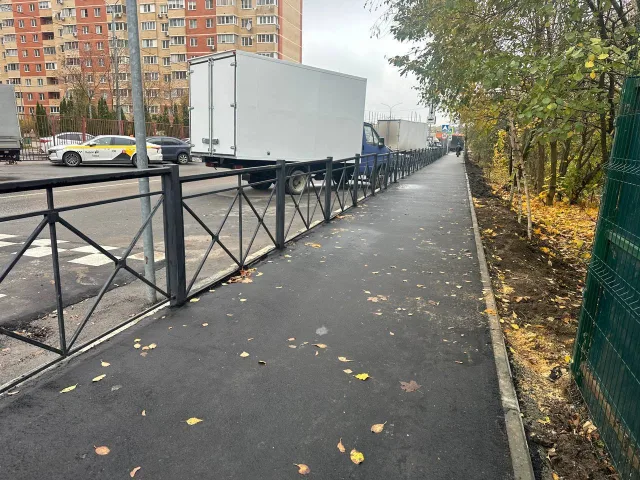 По просьбе жителей в поселке Люберец расширили тротуар