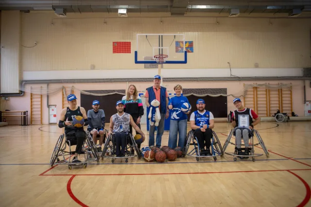 «Единая Россия» поддержала люберецких спортсменов: партийцы встретились с командой баскетболистов на колясках «Спартак»