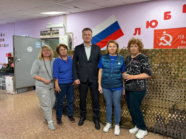 «Единая Россия» передала волонтёрам Люберец 45 кг материалов для маскировочных сетей для фронта