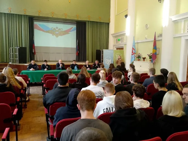 Полицейские Люберец напомнили студентам колледжа об ответственности за наркопреступления