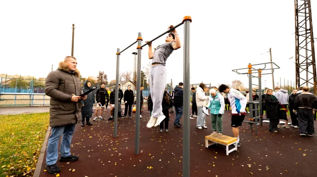 Более 50-ти учащихся старших классов выполнили нормы ГТО на стадионе "Электрон" в Люберцах