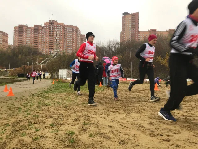 Более 80-ти человек приняли участие в семейном забеге в Дзержинском Люберец