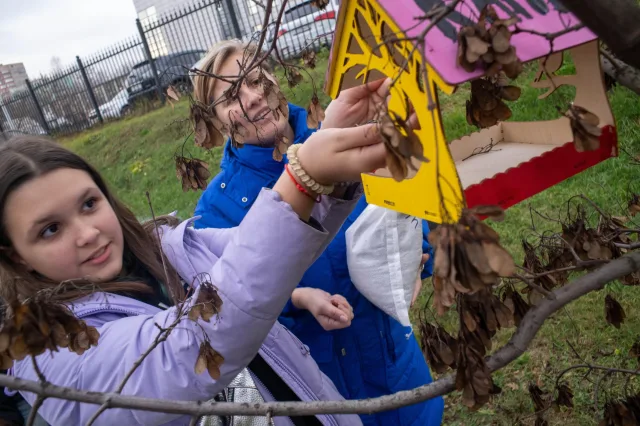 В Люберцах партийцы провели экологическую акцию ко Дню синички