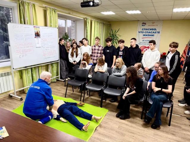 Медики Люберец научили школьников навыкам первой помощи