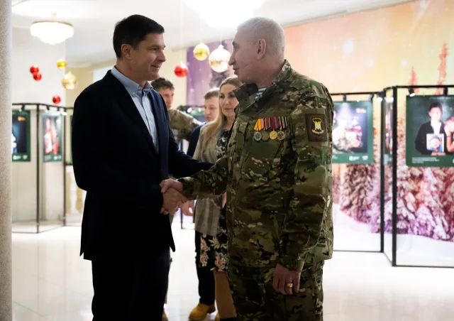 Фотовыставка «Дети Героев» открылась в Люберцах в День Героев Отечества