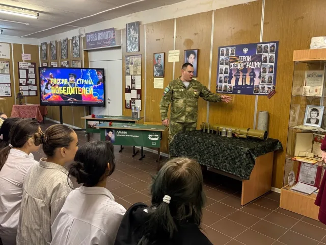 Ветеран СВО рассказал школьникам Люберец о службе и долге
