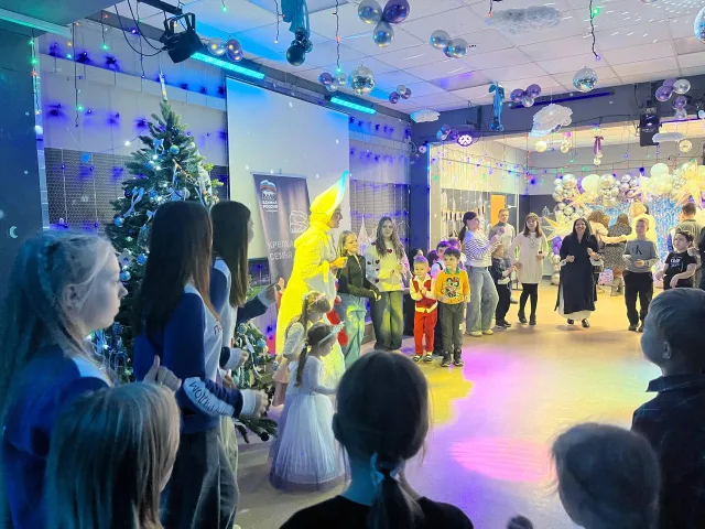 Новогоднее представление прошло для детей особенной заботы в Дзержинском Люберец