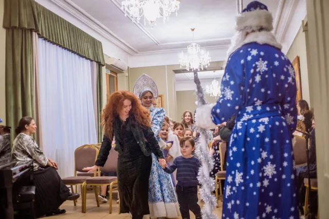 Молодогвардейцы провели Рождественскую елку для воспитанников центра «Дети Угреши»