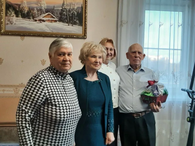 Депутаты Мособлдумы поздравили ветеранов Люберец с Новым годом в рамках всероссийской акции