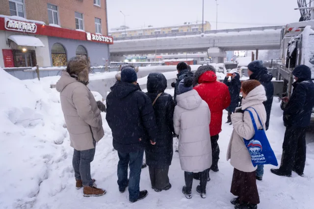 Люберецкие партийцы проверили ход строительства подземных пешеходных переходов на Октябрьском проспекте