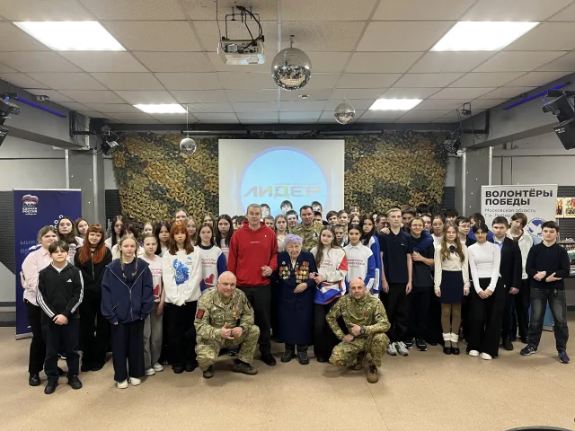 Ветеран Великой Отечественной и участники спецоперации встретились  со школьниками Люберец