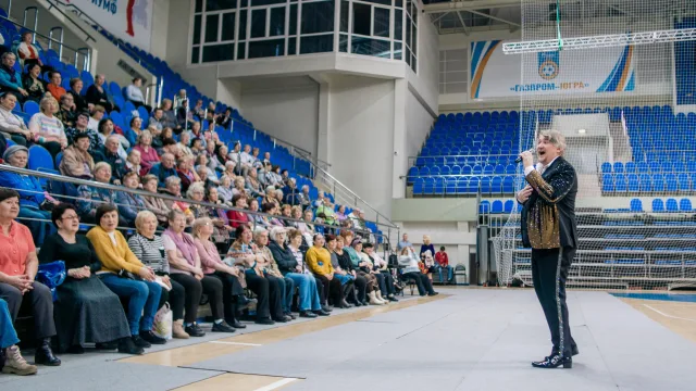 Партийцы Люберец организовали танцевальный вечер для старшего поколения