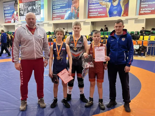 Четыре золота и четыре бронзы завоевали спортсмены Люберец на турнире по греко-римской борьбе